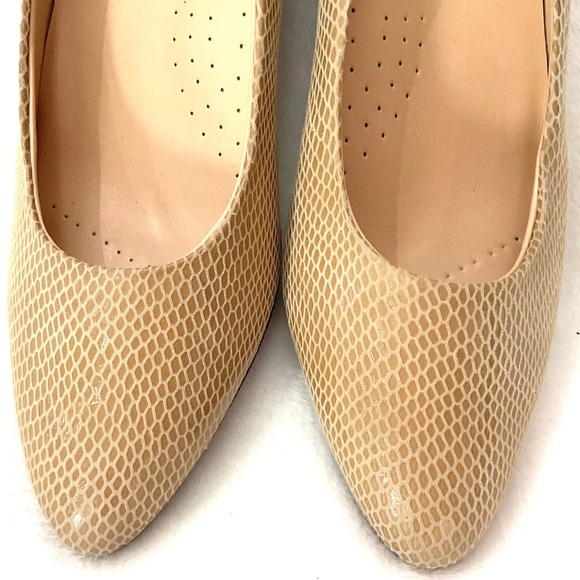 Nude Low Heel Almond Toe Snake Skin Loafer Pumps Tan  Slip On Dressy Shoe Sz 7 - Picture 6 of 14